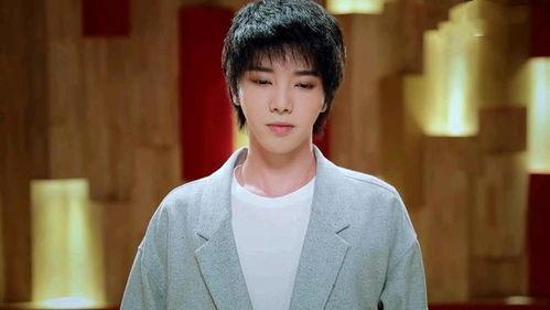 华晨宇最新八卦爆料消息,神秘女友身份引网友热议